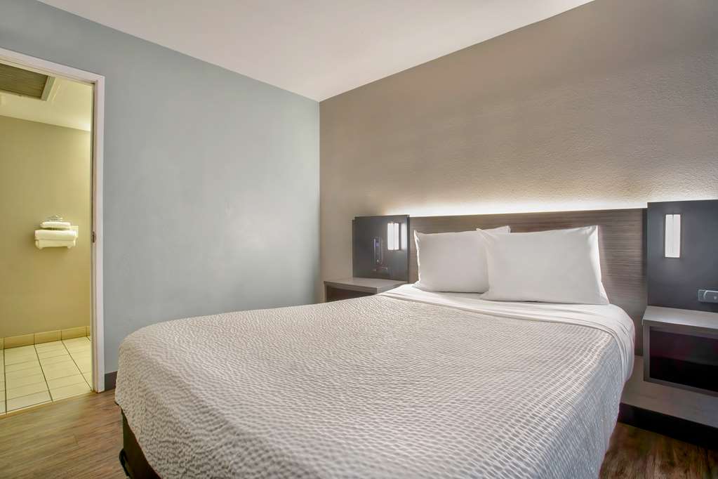 Motel 6 Kingman AZ Route 66 East - photo 20