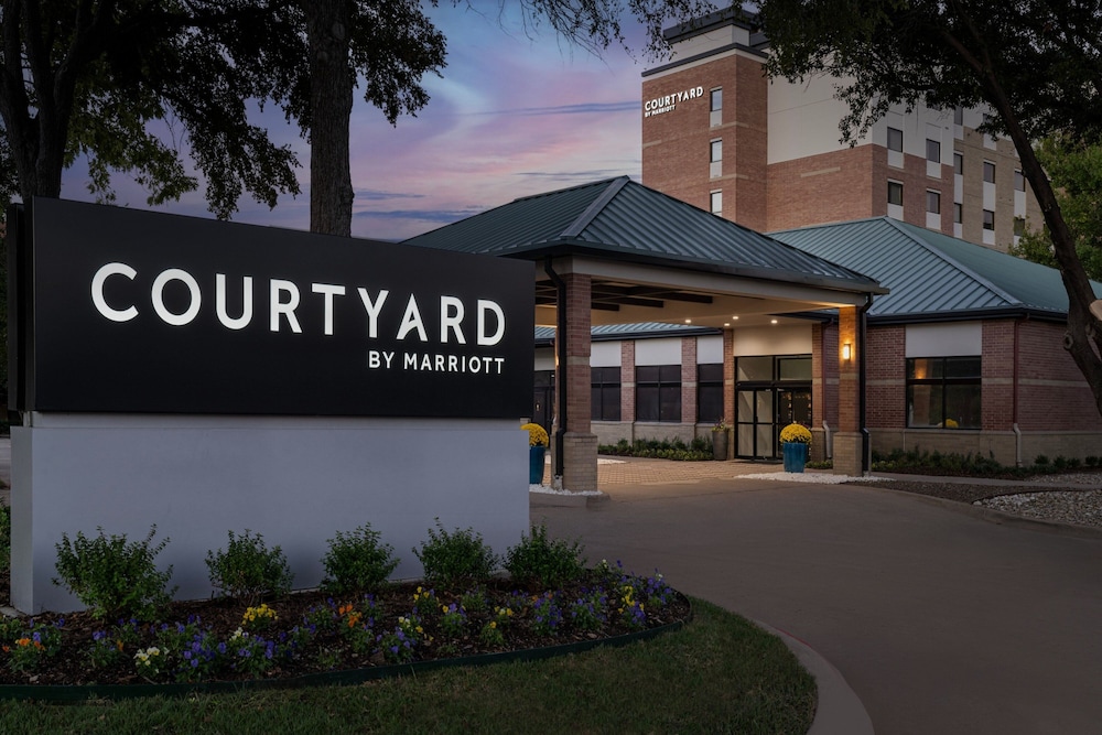 Courtyard by Marriott Dallas Addison Quorum Drive - carbon neutral hotel in Addison