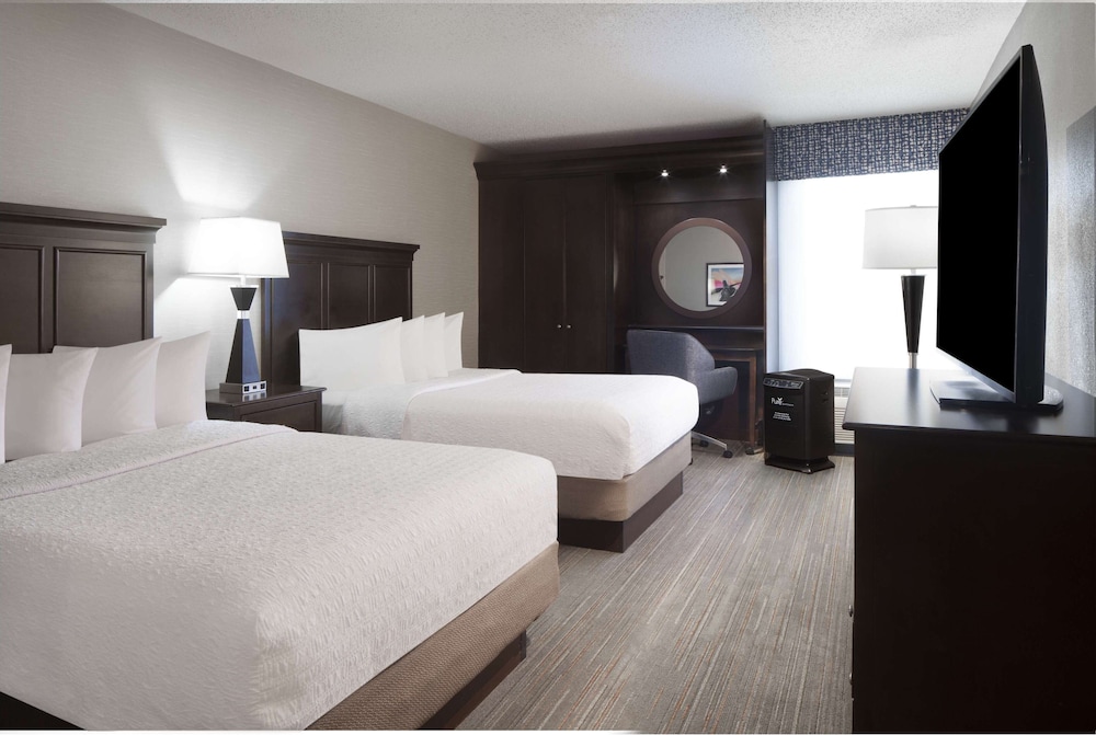 Hampton Inn Evansville - photo 13