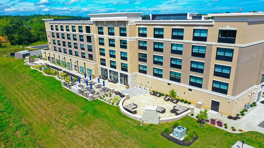 Holiday Inn Express and Suites Elizabethtown North by IHG - photo 33