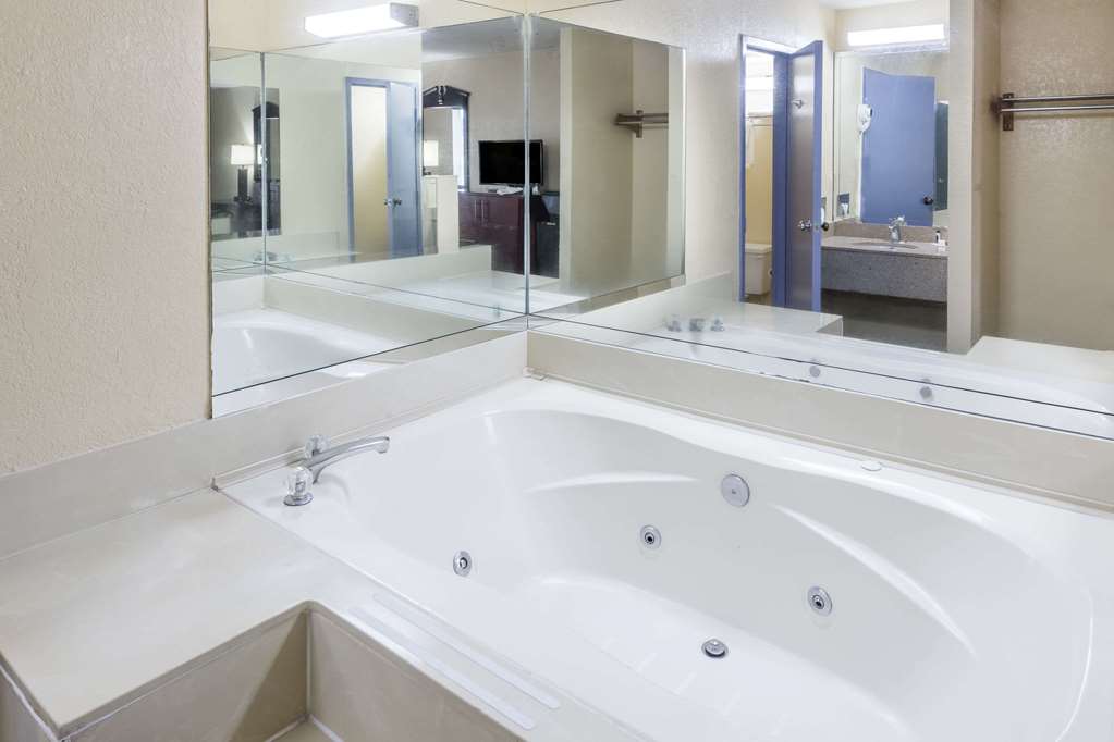 Days Inn by Wyndham Walterboro - photo 7