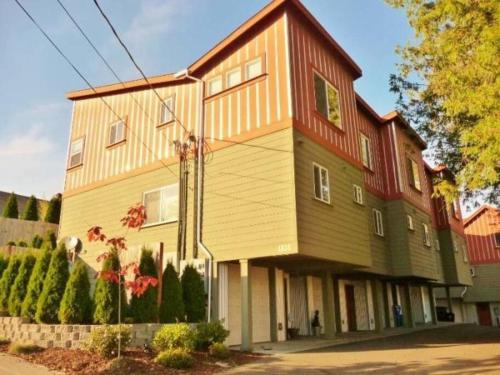 Vibrant Living in Harmony unit C - last minute hotel in Seattle