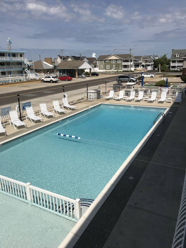 Gold Crest Motel - photo 21