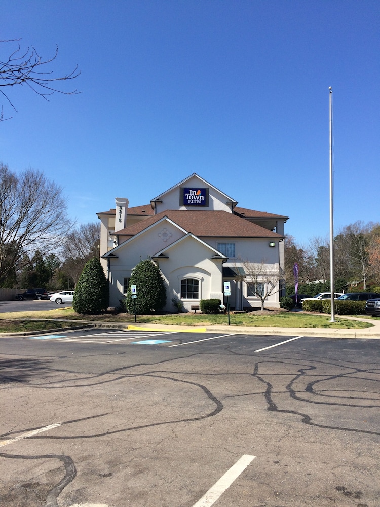 InTown Suites Extended Stay Raleigh NC Capital Blvd - photo 24