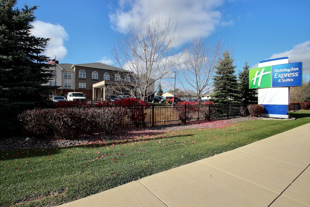 Holiday Inn Express Hotel & Suites Milwaukee Airport by IHG - photo 94