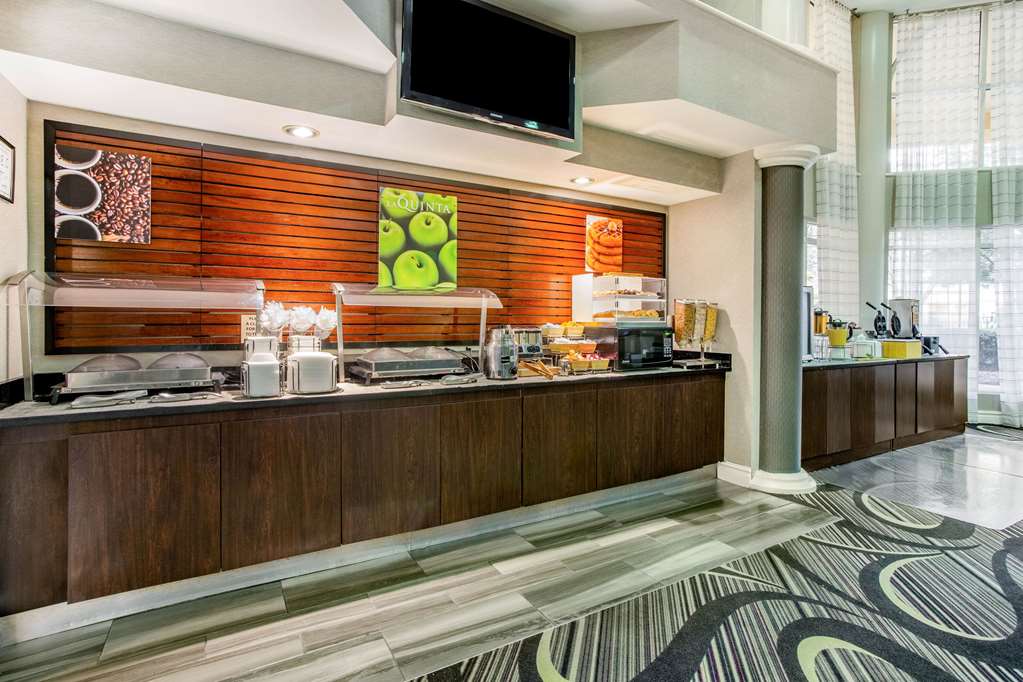 La Quinta Inn & Suites by Wyndham Raleigh Durham Intl AP - photo 9