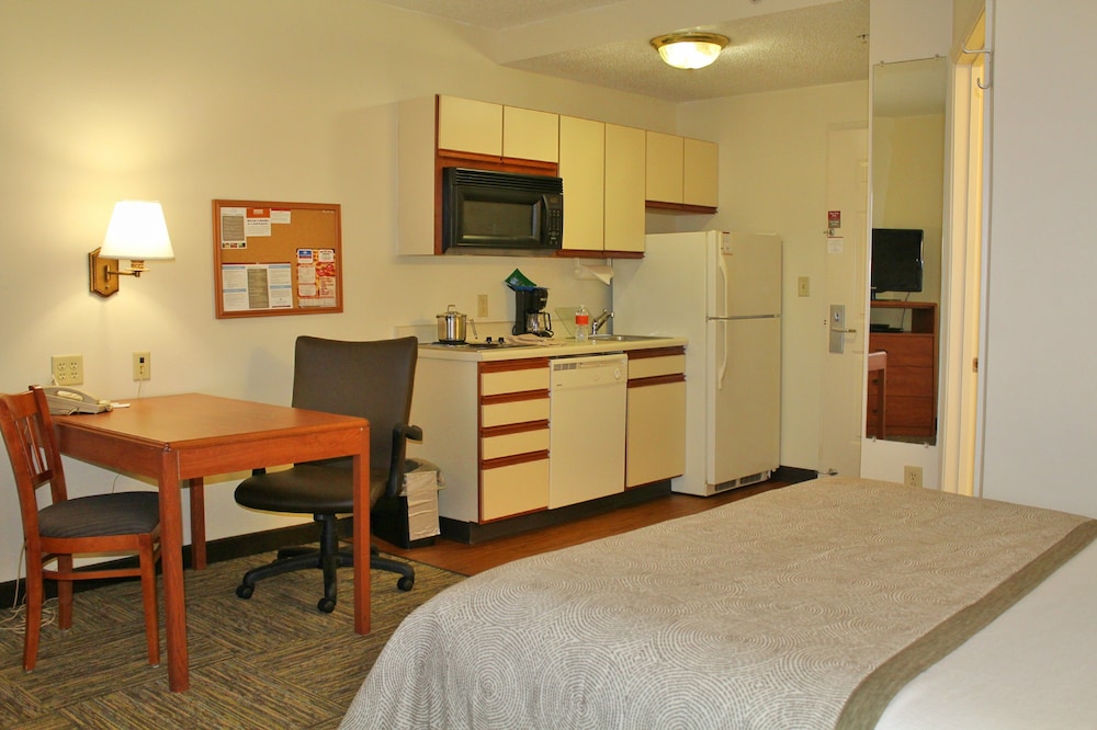Candlewood Suites Syracuse Airport - photo 3