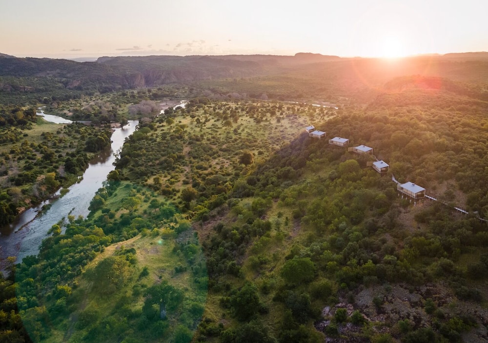 The Outpost & Pel's Post — 4-Star Luxury Hotel in Mutale, South Africa
