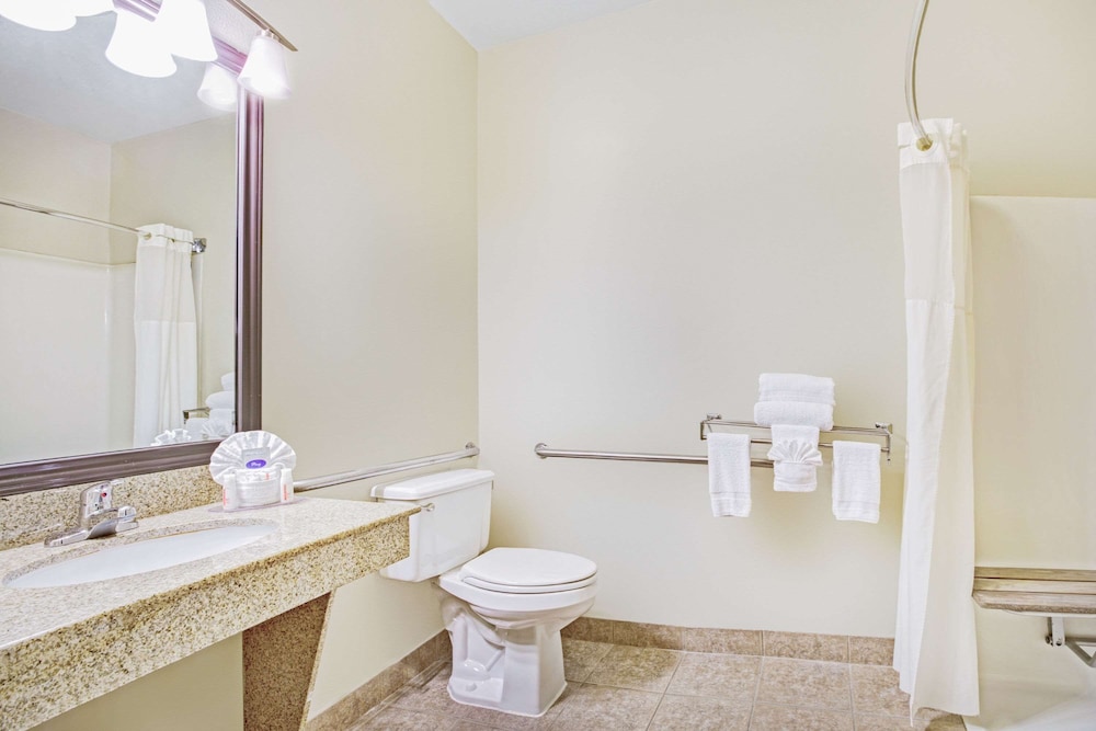 Baymont by Wyndham Dallas Love Field - photo 15