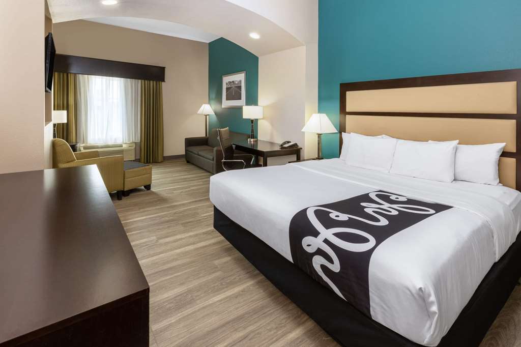 La Quinta Inn & Suites by Wyndham Durant - photo 10