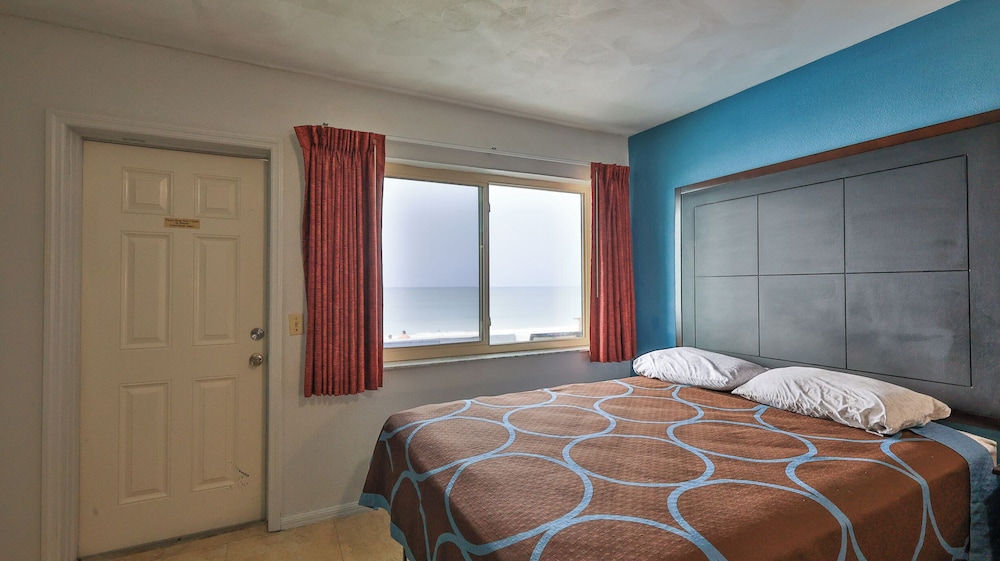 Driftwood Beach Motel - photo 40