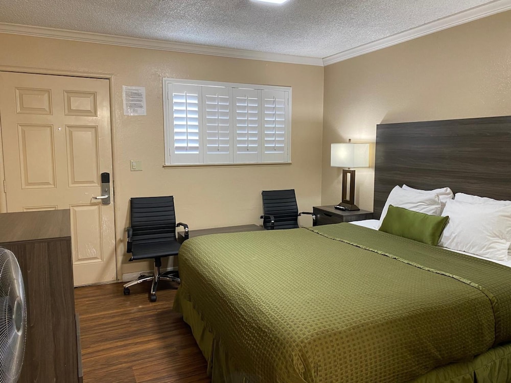 Holland Inn & Suites - photo 15