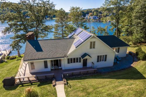 Lakefront Home at Lake Winola PA — 4-Star Luxury Hotel in Factoryville, United States