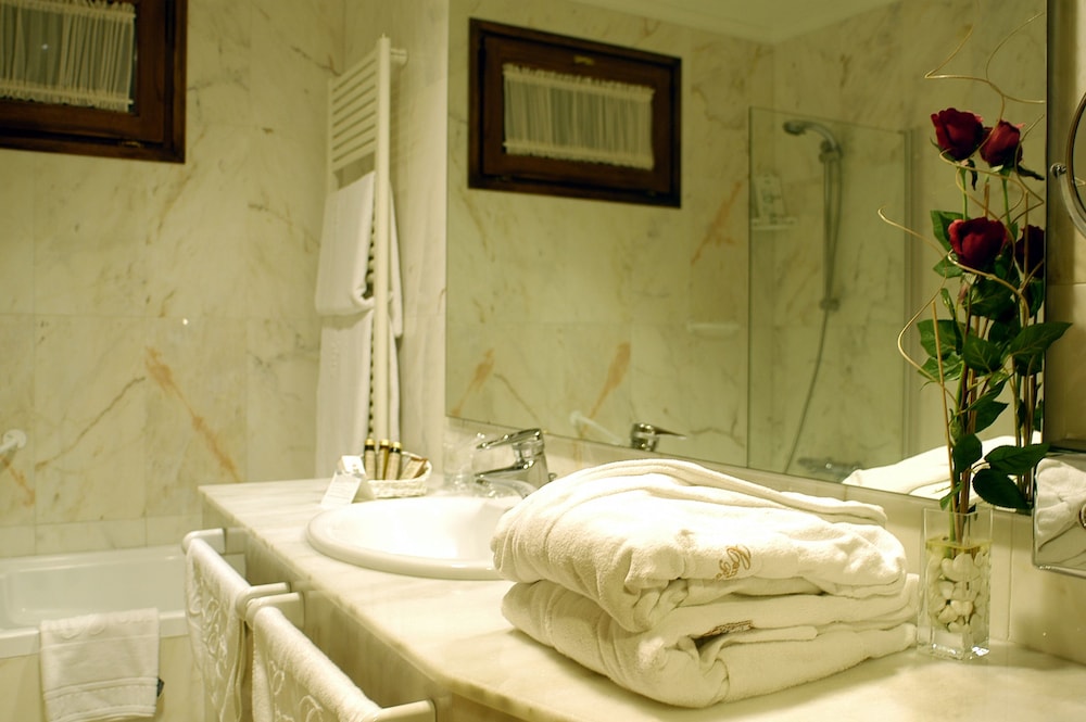 Hotel Can Boix de Peramola — 4-Star Luxury Hotel in Lleida, Spain