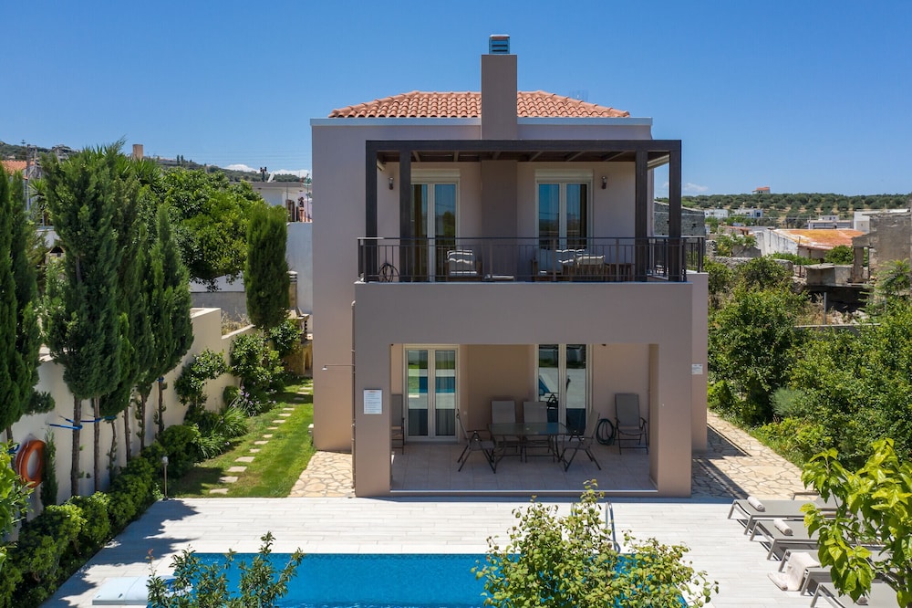 Aphrodite — 4-Star Luxury Hotel in Rethymno, Greece