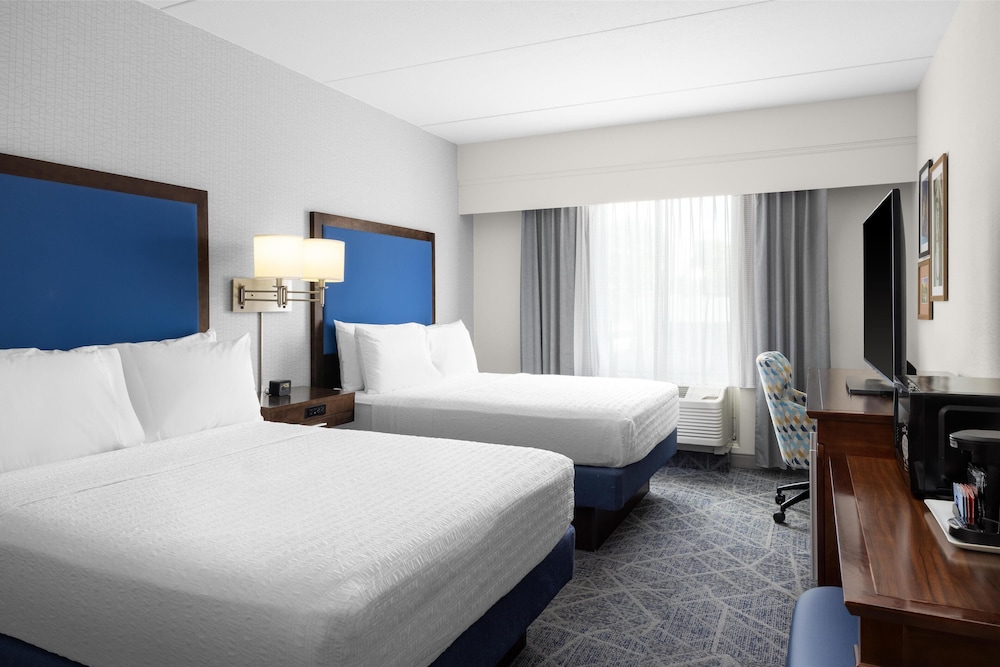Hampton Inn Lexington Medical Center - photo 9