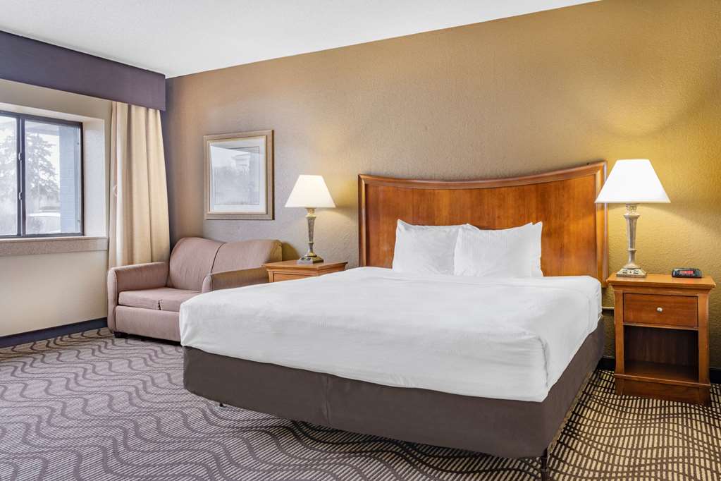 La Quinta Inn & Suites by Wyndham Minneapolis Minnetonka - photo 10