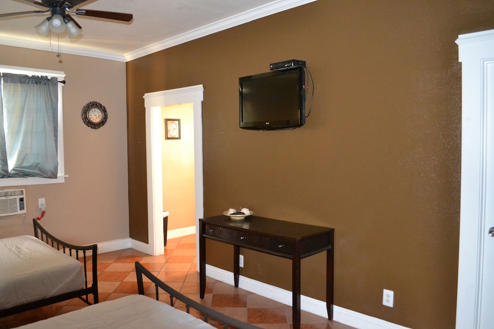 Monterey Inn Hotel - photo 18