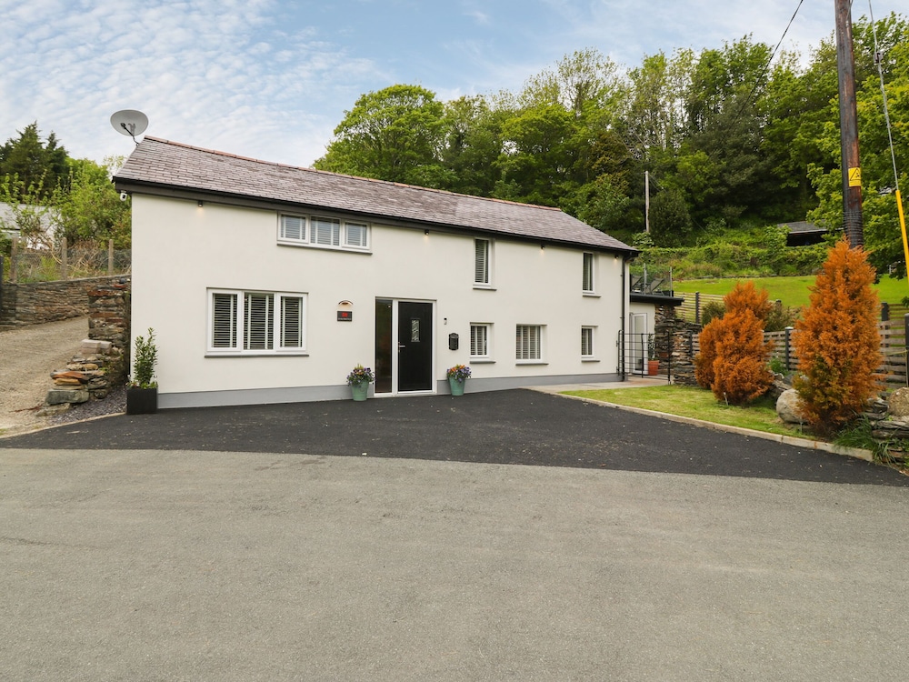 Bwthyn Bach Gwyn in Penrhyndeudraeth, United Kingdom