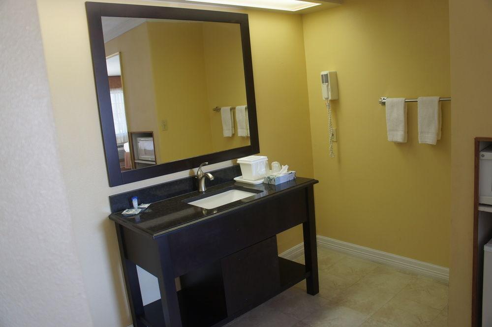 Americas Best Value Inn Harlingen - photo 16