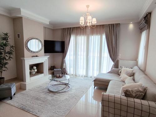 Η πέρλα της λίμνης The lake’s pearl in Ioannina, Greece