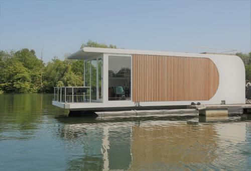 Houseboat Martinique — 4-Star Luxury Hotel in Maastricht, Netherlands