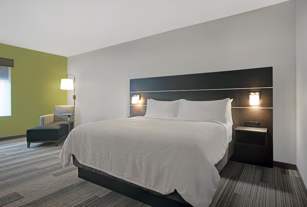 Holiday Inn Express Milwaukee Downtown by IHG - photo 12