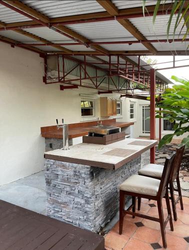 Cheerful Private Room 2 Miles Away From Sunny Isles Beach pet-friendly hotel North Miami Beach