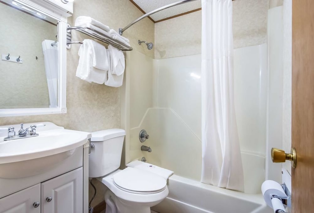 Northway Inn Queensbury Lake George - photo 20