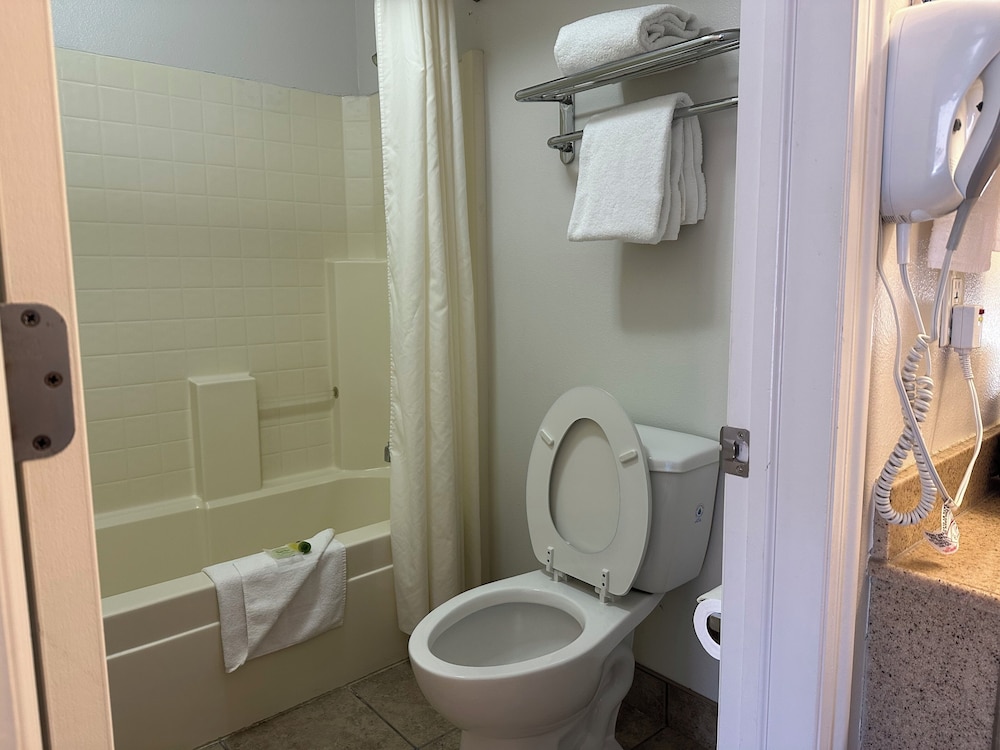 St. George Inn & Suites - photo 35