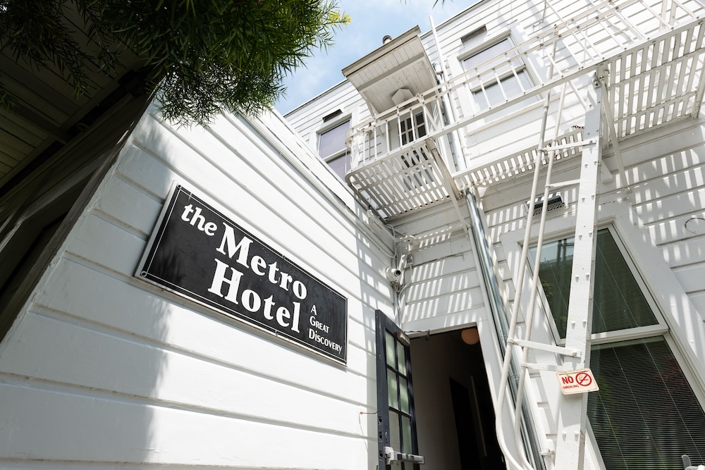 The Metro Hotel - photo 52