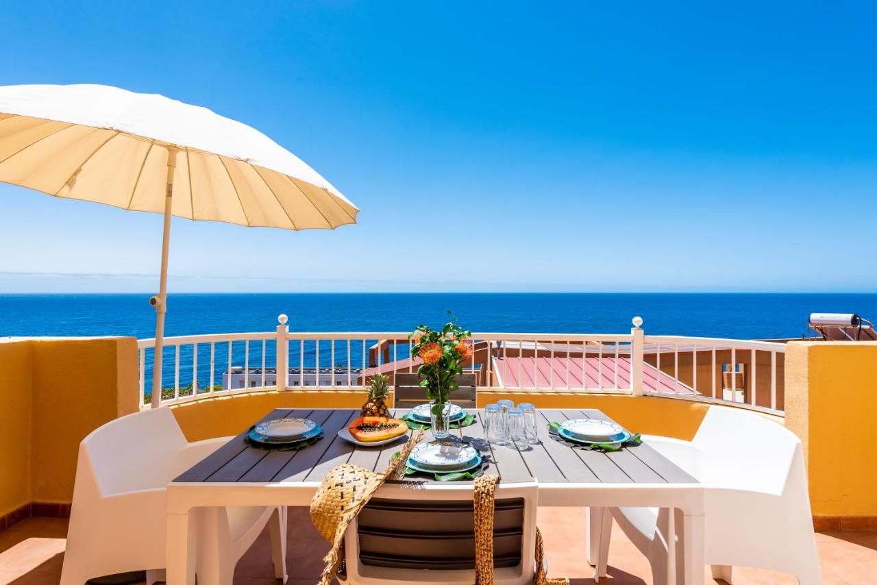 Beachfront Triplex with Swimming Pool & Parking — 4-Star Luxury Hotel in Santa Cruz De Tenerife, Spain