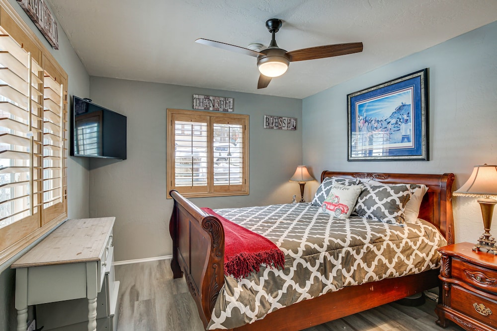 Cozy Cabin w Deck 2 Mi to Bear Mountain Resort - featured photo