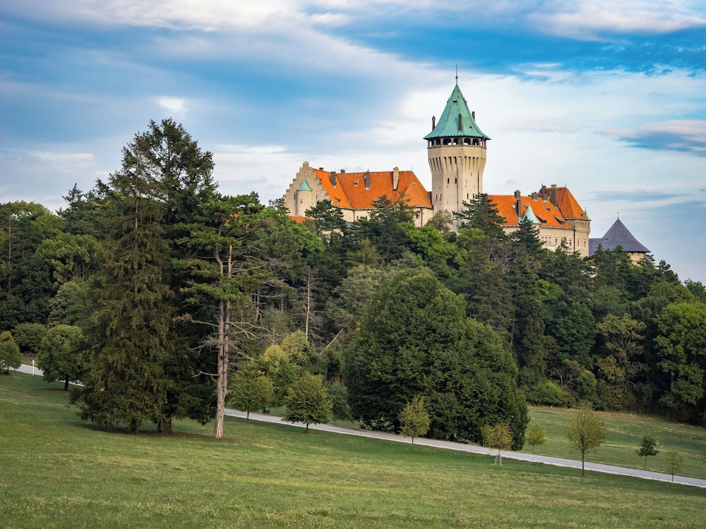 Smolenický zámok — 4-Star Luxury Hotel in Smolenice, Slovakia