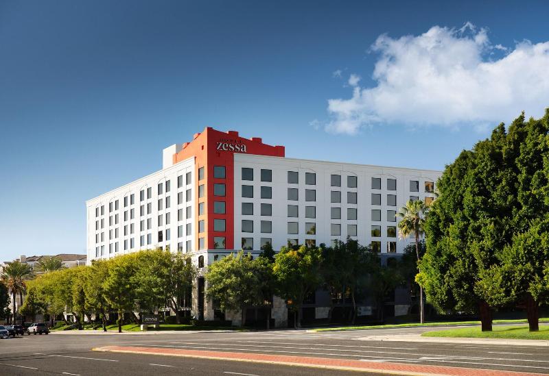 Hotel Zessa Orange County Airport a DoubleTree by Hilton - photo 16