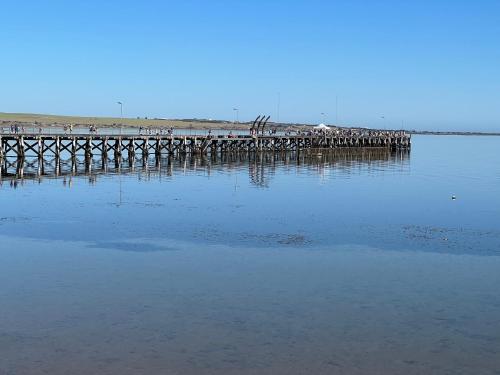 Beachside & Jetty View 1 Admirals Apartment — 4-Star Luxury Hotel in Streaky Bay, Australia