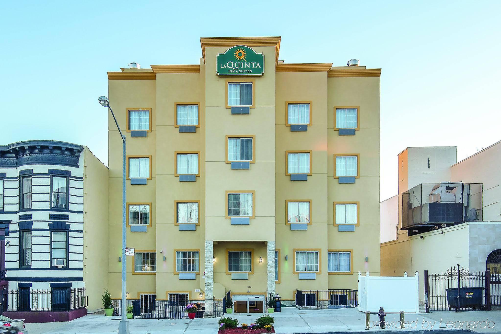 La Quinta Inn & Suites by Wyndham Brooklyn East - photo 2