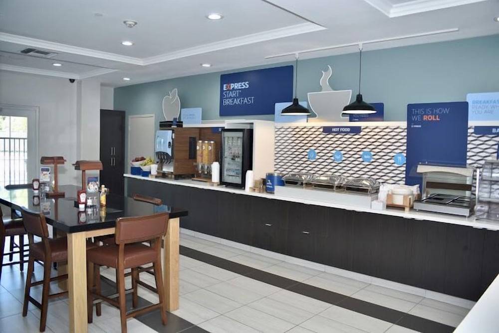 Holiday Inn Express Windsor Sonoma Wine Country by IHG - photo 25