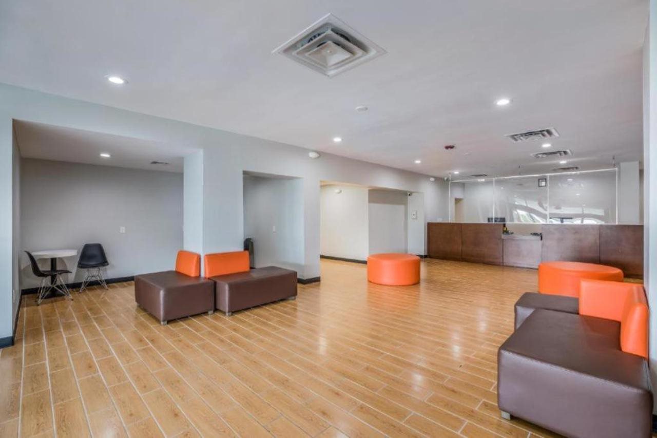 OYO Hotel Orlando Airport - photo 21