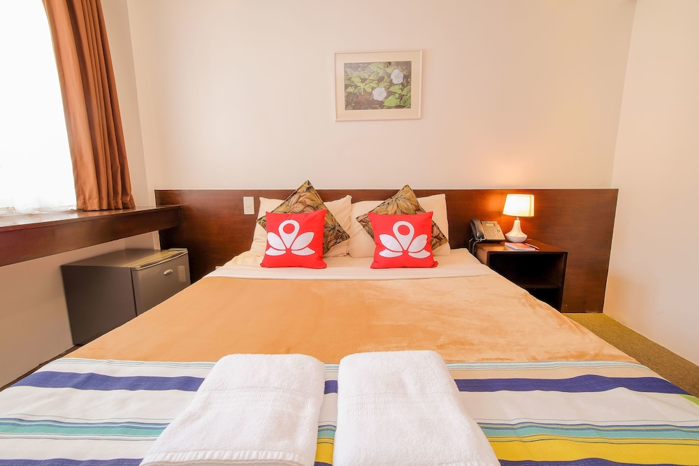 Zen Rooms Makati Amorsolo