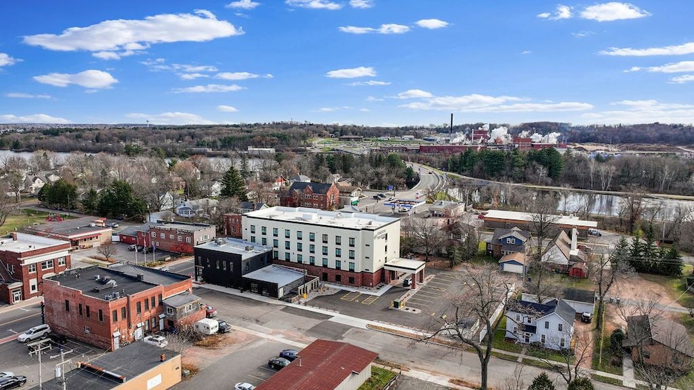 Cobblestone Hotel & Suites Mosinee - photo 103