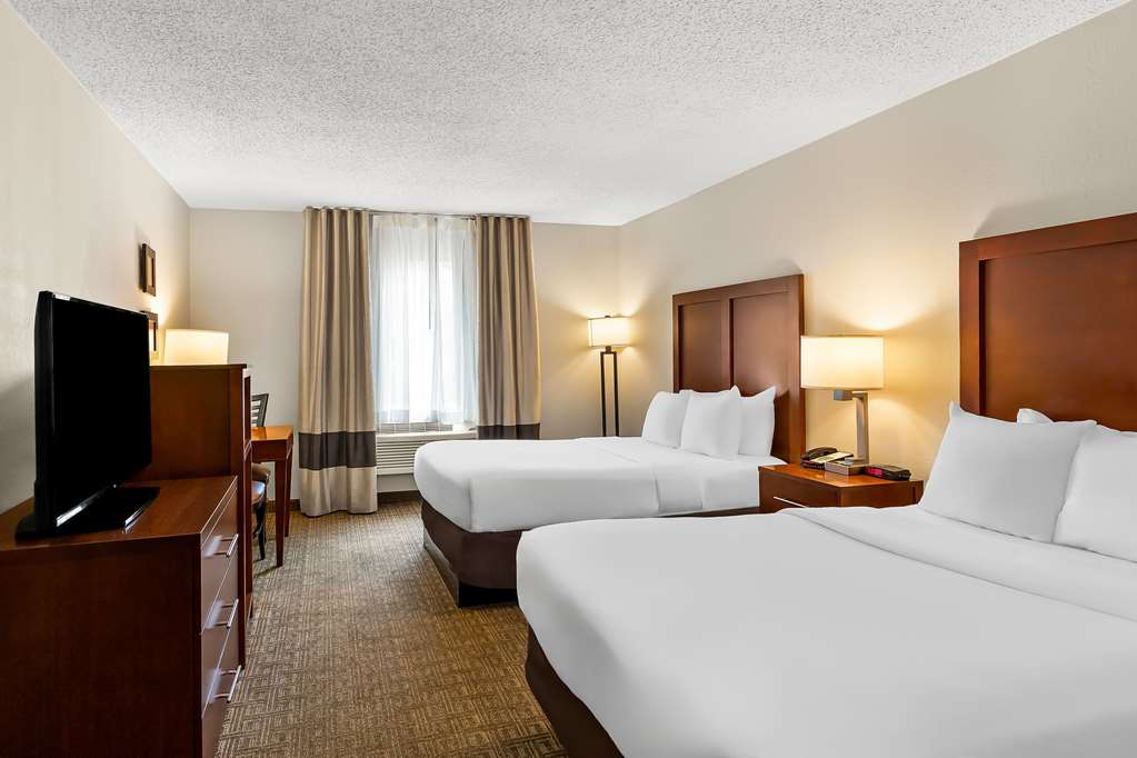 Comfort Inn St. Louis Westport Event Center - photo 9
