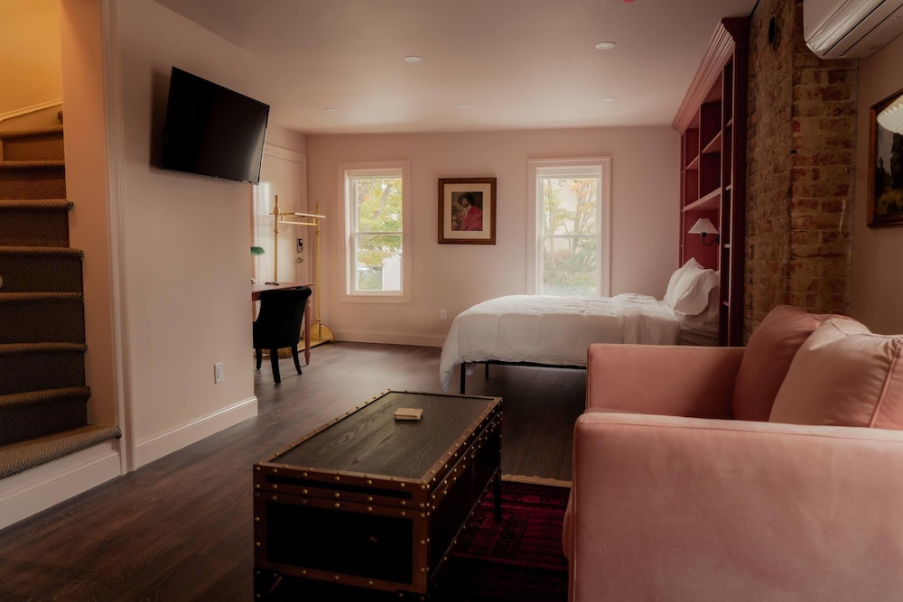 The Bookhouse Hotel - photo 16