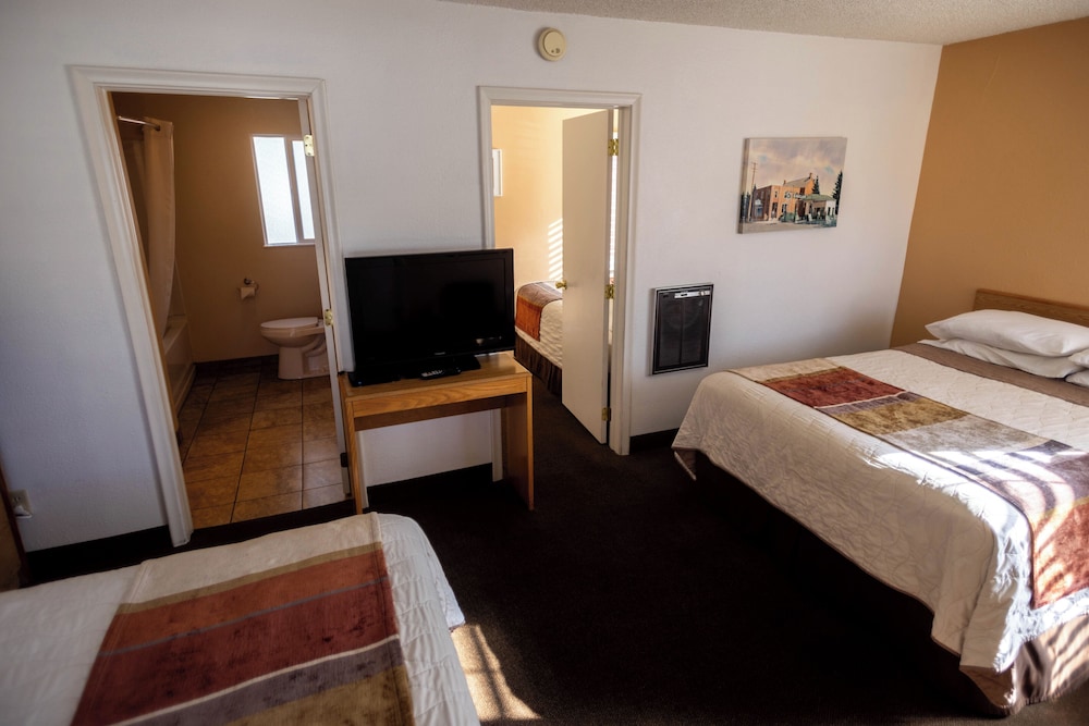Blue Pine Motel - photo 11