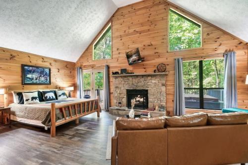 Boogie Bear Honeymoon Cabin — 4-Star Luxury Hotel in Sevierville, United States