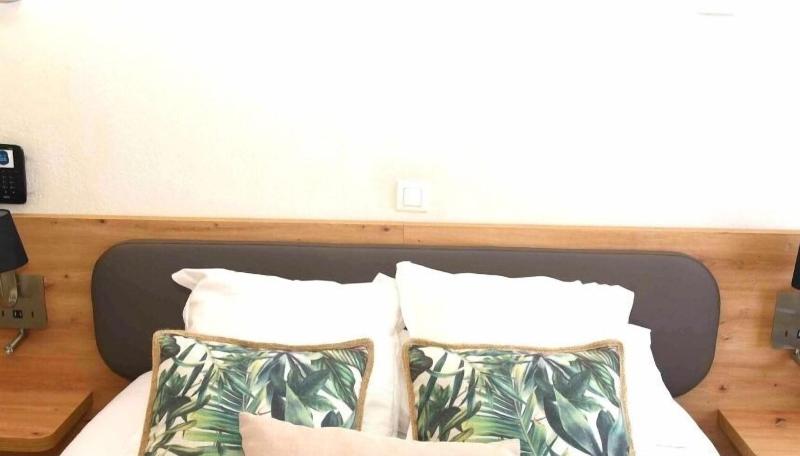 Azur Hotel — hotel in Balaruc-Les-Bains