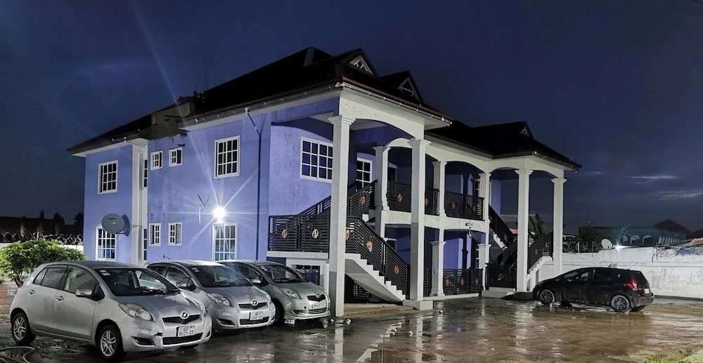 Tropical Oasis in Accra 2 Bedroom Apartment — 4-Star Luxury Hotel in Accra, Ghana
