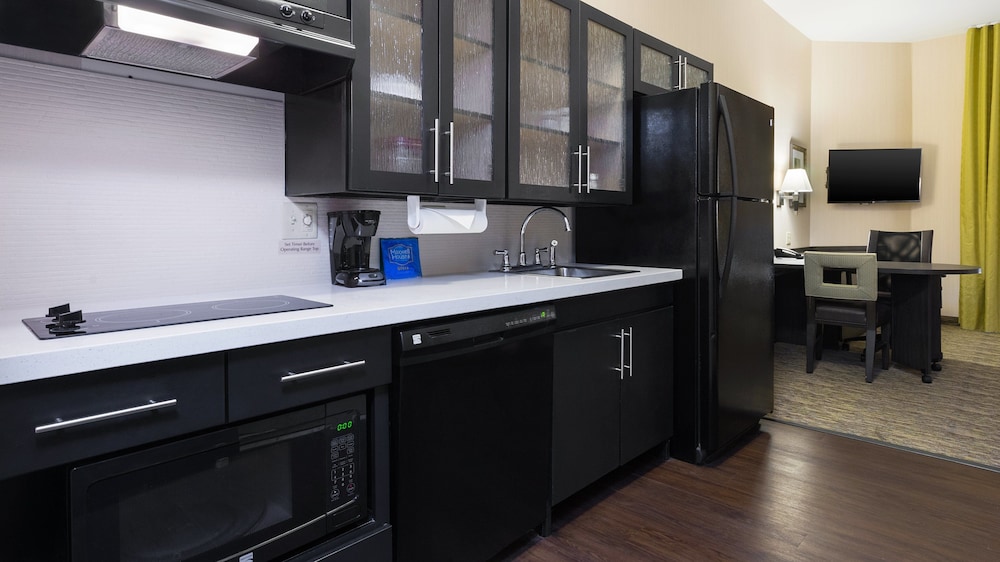 Candlewood Suites Grove City Outlet Center by IHG - photo 8