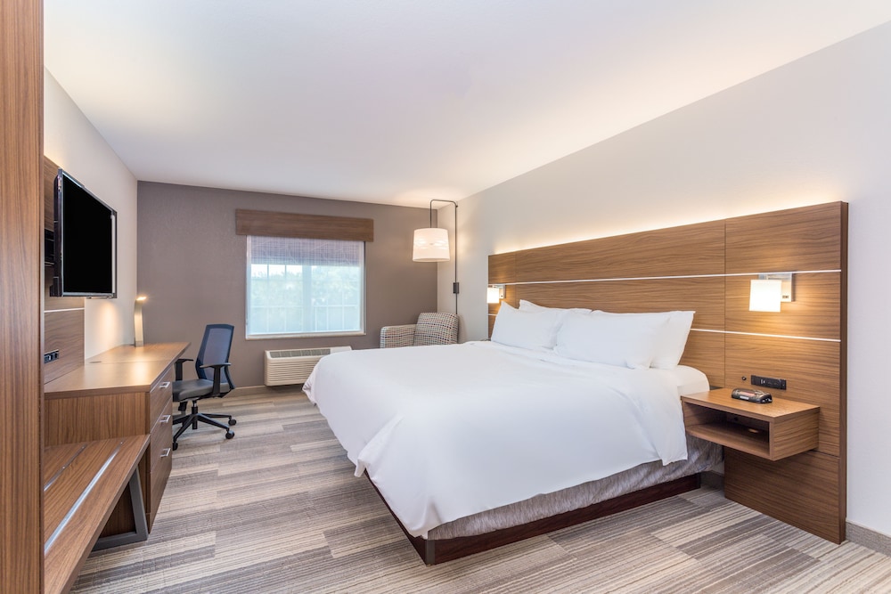 Holiday Inn Express & Suites Eau Claire North by IHG - photo 11