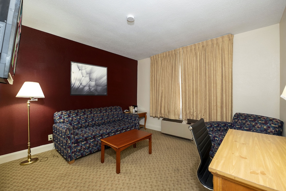 Red Roof Inn & Suites Hazleton - photo 4